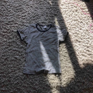  - En tröja från ginatricot. Storlek M men även XS/S kan även ha denna tröja.