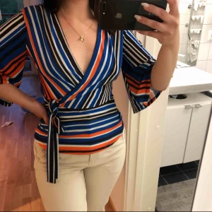  - Köpt i Serbien, sitter perfekt. En favvo blus. 🌸