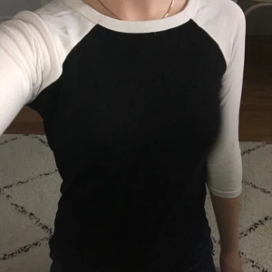 Old school tröja - Tröja från new yorker, fint skick. Fin Old school style väl använd men gott skick