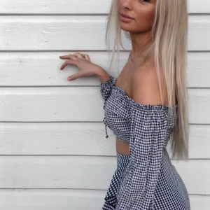 Rutig croptop - Knappt använd. Passar bra på mig som är XS.