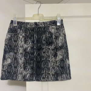 En kjol - En kjol från Zara endast använd 1 gång 