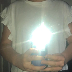 Tröja från Zara❤️ - En jättefin tröja från zara men tyvärr för stor för mig.❤️ Aldrig andvänt! Den är i storlek L lite bredare och kortare i storleken än vanliga tröjor (t-shirtar)❤️