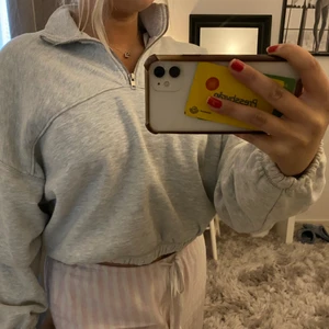 Zip hoodie - Från weekday köpt i somras. Använd 4-5 ggr. Storlek M. 