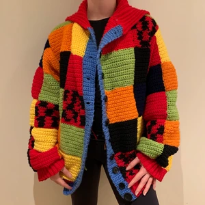 Harry styles cardigan  - Högsta bud 1050kr Pga oseriöst sista bud kommer budgivningen avslutas måndag 2 nov kl 16 Tänk på att frakten inte är inkluderad i buden. Högsta budet uppdateras alltid. (Annonsen ligger ute på flera ställen)