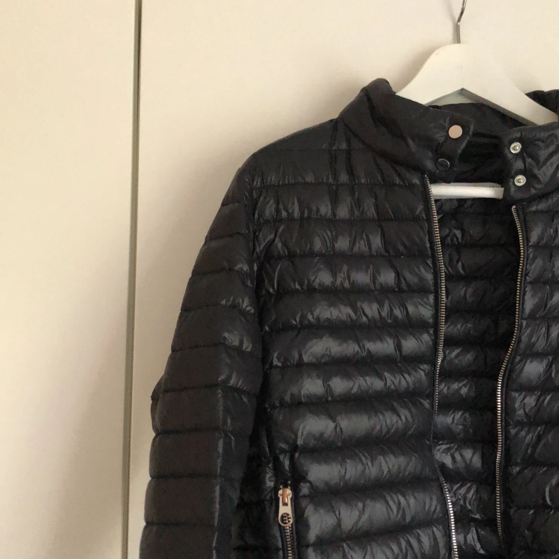 Glansig jacka från Mango - 91