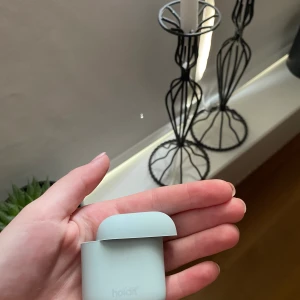 AirPods fodral - Säljer ett airpods fodral från holdit. Frakt tillkommer!!