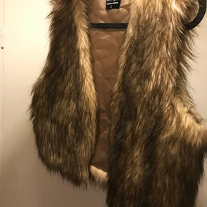 Fint skick på pälsvästen  - Pälsväst fint skick 