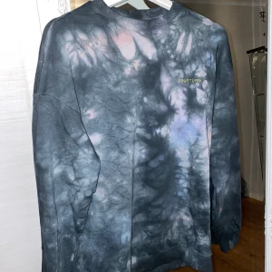 Tröja - Super fin tröja som tyvärr aldrig används.