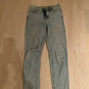 Jeans från Gina, knappast använda. Storlek 34. 