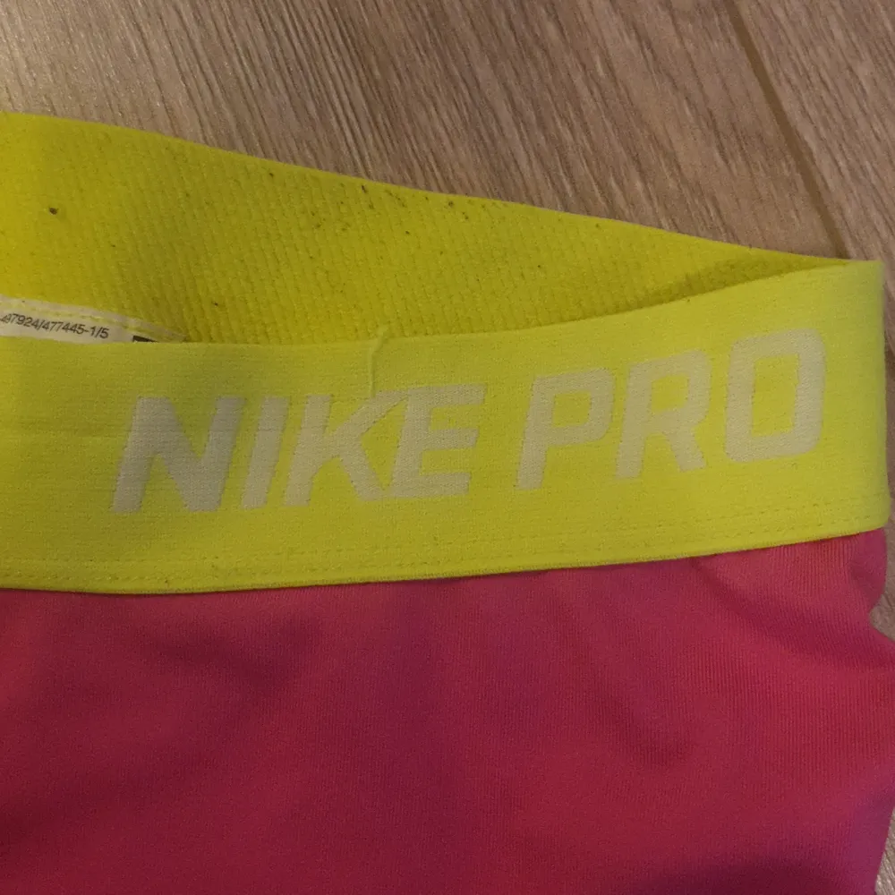 Nike pro shorts 3 inches.  Strl Medium. Använd få gånger. Shorts.