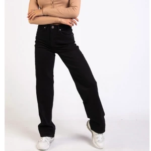 Madlady VIDA JEANS high waist - Säljer mina populära vida jeans från madlady! Har bara använt dem 1 gång. Dem är väldigt stretchiga och sköna! Jag är 162cm och dem går över skorna på mig! Skriv på pm eller i kommentarerna för mer beskrivning 💗 frakt ingår i priset 