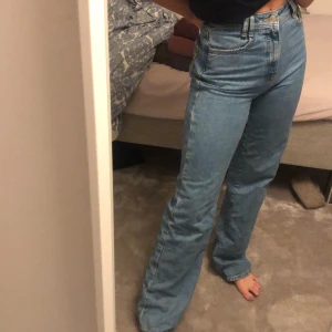 Zara jeans - Helt slutsålda jeans från zara. Nästintill oanvända. Fint skick 