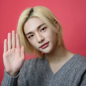 Sökes  - Söker hyunjin photocard äkta skriv till mig om du har ett du kan sälja högst 30kr + frakt 