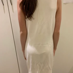 Klänning  - En vit klänning 