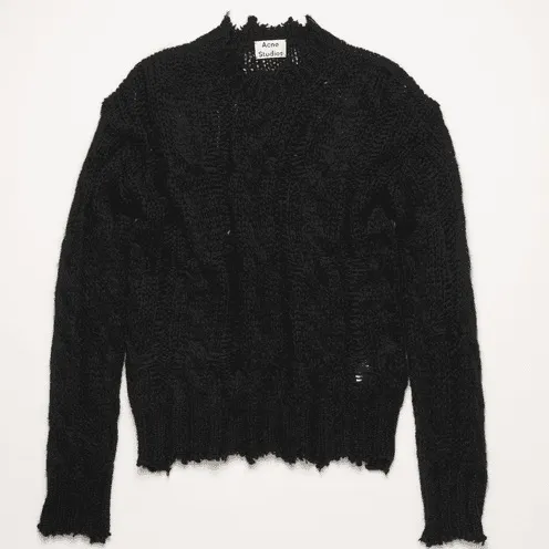 Säljer min älskade svarta stickade tröja från Acne studios då jag inte använder den tillräckligt. Men ser bättre hur tröjan ser ut på sista bilden. Nypris 3 200kr. Storlek M, passform oversize. Knappt använd.. Tröjor & Koftor.