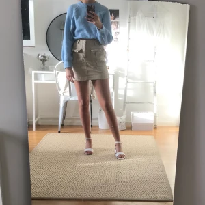 ✨Stickad tröja✨ - Stickad tröja från Gina Tricot. Köpt här på Plick, men säljer vidare!✨