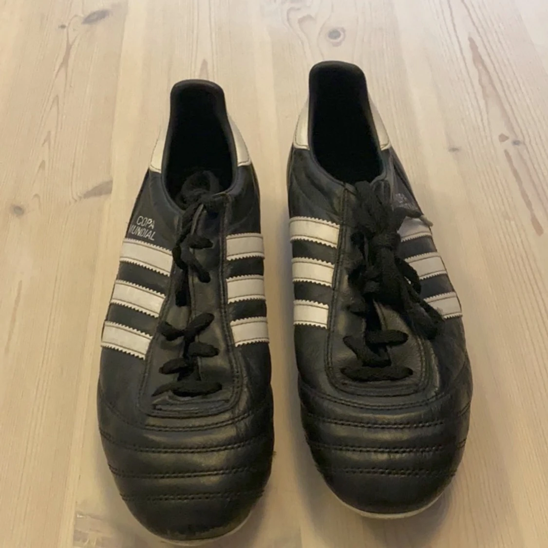 Adidas fotbollsskor - 90