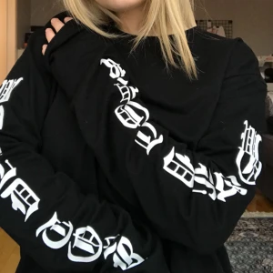  - Tröja från sheinside. Använd 1 gång. Möts upp i Stockholm annars tillkommer frakt!