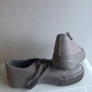Grå skor från Asos