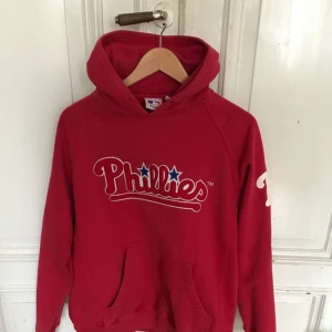  - Vintage Phillies hoodie snyggt sliten. Hämtas i Uppsala eller skickas mot fraktkostnad 