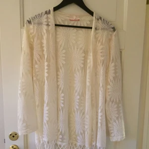  - Kimono köpt i en butik i Mexico. Aldrig använd endast provad 