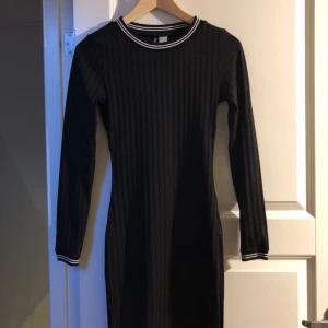  - Ribbadklänning från HM, knappt använd 