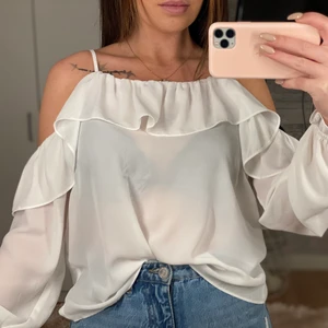 Blus strl 38  - Söt blus ifrån Gina tricot i storlek 38, i fint skick👍🏼