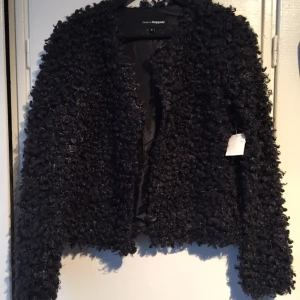  - Kort ull jacka / blazer. Säljes pga för liten storlek