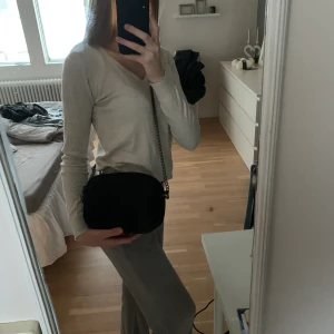 Väska - Fin väska men 2 st innerfack, fint skick