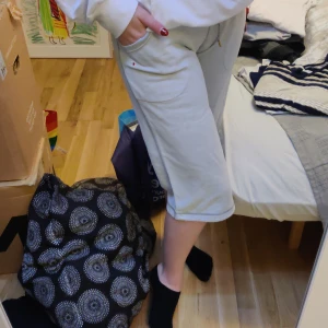 Champion shorts  - Detta är ett par Shorts från Champion i stl S. Passar alla kön. Dom är sköna och bekväma. Dom passar till en filmkväll eller träningspass