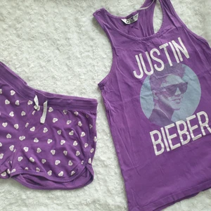 Justin Bieber pyjamasset  - pyjamasset för alla beliebers! 💜💫 står i barnstorlek men passar mig som har S/M. Vid minsta intresse/fundering så är det verkligen bara att kontakta 🙌