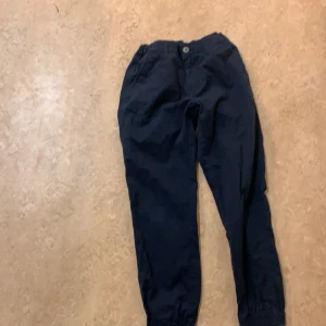 Fin byxor - Mörkblå byxor