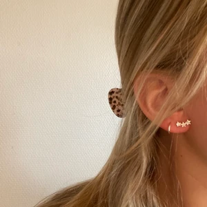 Helt nya örhängen från syster p - Helt nya örhängen från Syster P i silver med stjärnor. Super söta!