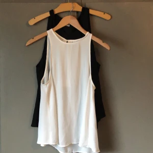 SÄLJER BÅDA FÖR 50kr ifrån Gina tricot - 2 tunna sommar toppar, bra skick knappt använda fina och tunna till sommaren😍