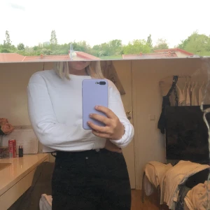 Tröja från Nakd  - Super fin tröja från Nakd i storlek Xs. Tröjan har en gullig knytning i ryggen. Helt oandvänd 150kr + 30kr frakt🥰