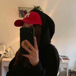  - Cool röd keps från New York Yankees New Era. En ny köps från allt mellan 199-250kr. ☺️ ⚡️ 