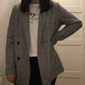 Rutig blazer - Rutig blazer i väldigt fint skick. 