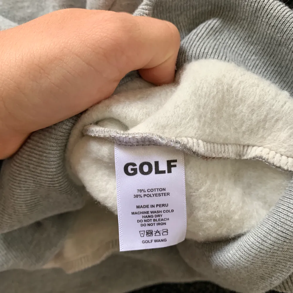 GOLF WANG classisk sweater från Tyler the creators Collection, använts en gång men var för stor därför säljs den nu. Inga fläckar, är som i nyskick. Möts upp i göteborg o kan eventuallt frakta men då tillkommer fraktpriset. Hoodies.