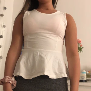 Vitt linne!  - Vitt linne med öppen rygg! Så skön och så snygg