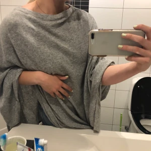 Gant poncho - Helt oanvänd Gant poncho men prislappen kvar, köparen står för frakt🥰