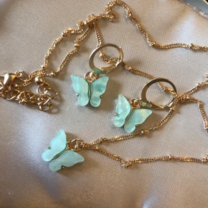 Fjärils örhängen  - Oanvända supersöta örhängen 😍 halsband +örhängen för 100kr 
