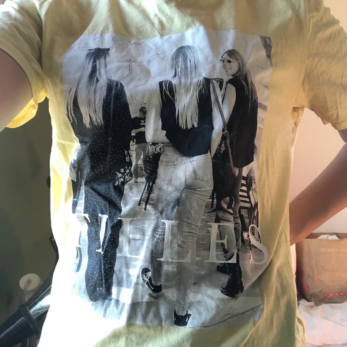 Gul t-shirt med coolt tryck - 91