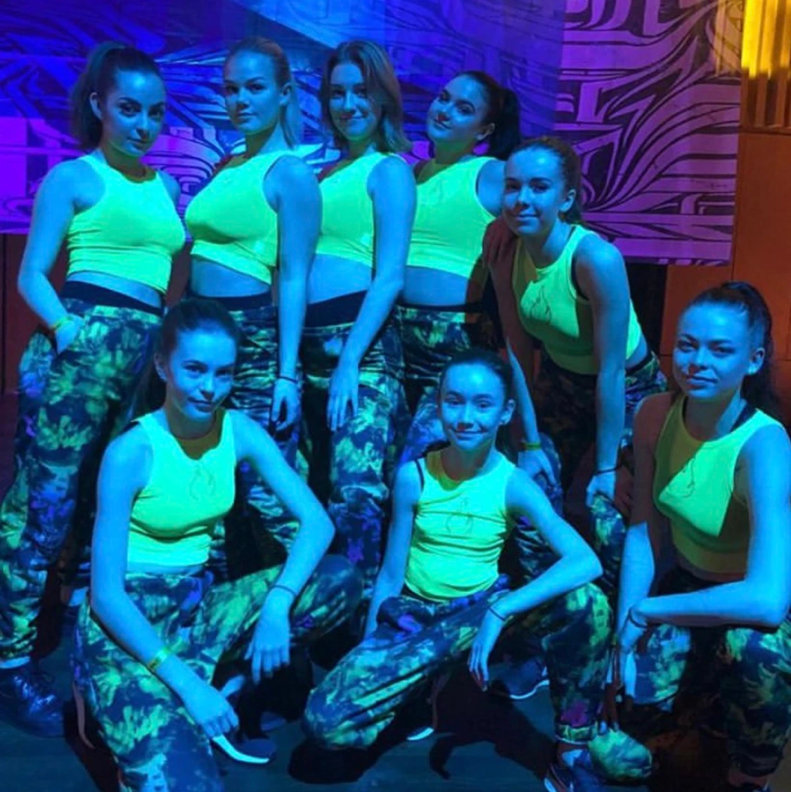 Neontopp med eldmotiv - 90