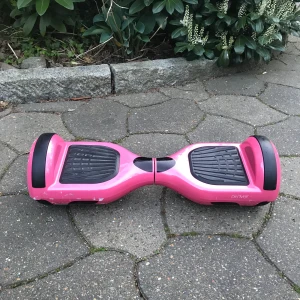 DENVER AIRBOARD💖 - En rosa airboard från Denver. Funkar perfekt laddare och skyddsplugg till laddaruttaget ingår💗Priset kan diskuteras!! Ca 1 år gammal🙂