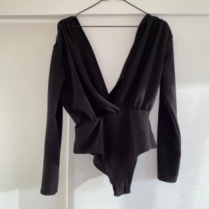 Svart body - Frakten är inräknad i priset.