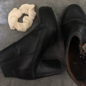 Klackskor - Klassiska snygga klackskorna i äkta skinn❤️