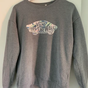 College-tröja från Vans - Storlek S, varm och luddig på insidan, väldigt gott skick!