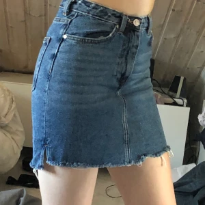 Jeans kjol - Jeans kjol ifrån hm storlek 36. 