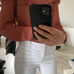 Supersöt blus - Supersöt blus från ONLY. Storlek 34. Endast använt några gånger och är i bra skick❣️ Köparen står för frakt ❣️