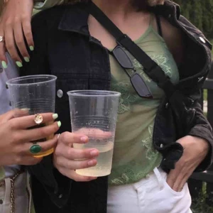  - Köpt second hand one shoulder. Jätte fin till sommaren. Säljer för behöver pengar💕🍒